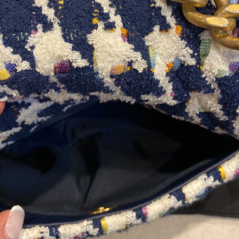 CHANEL Navy White Multicolor Houndstooth Tweed Shoulder Bag with Gold Hardware - Picture 14 of 15